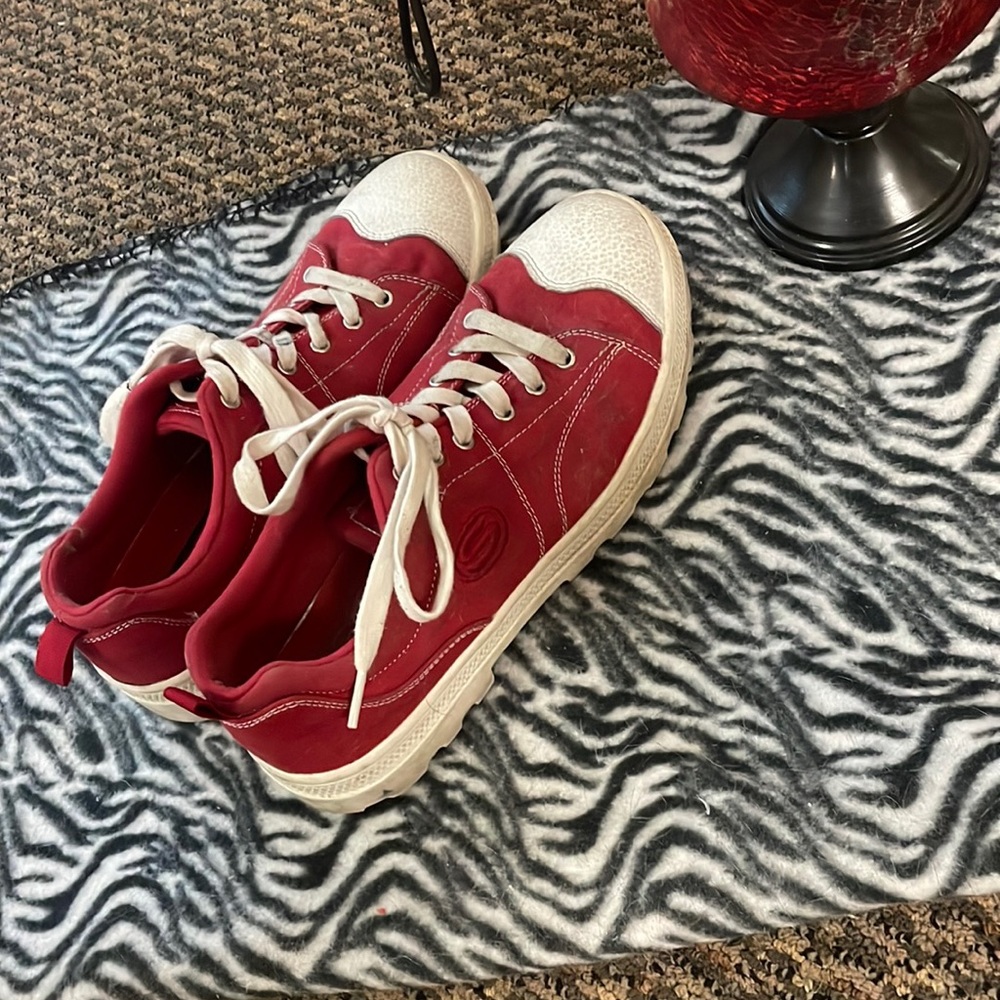 EUC Vintage Sketchers with white soles and white detail. Very comfy & durable.